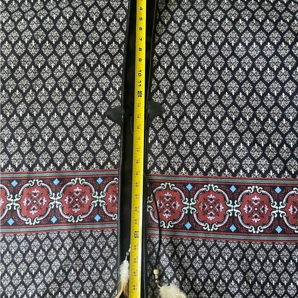 Elegant Black and Red Patterned Poncho - Picture 5 of 13